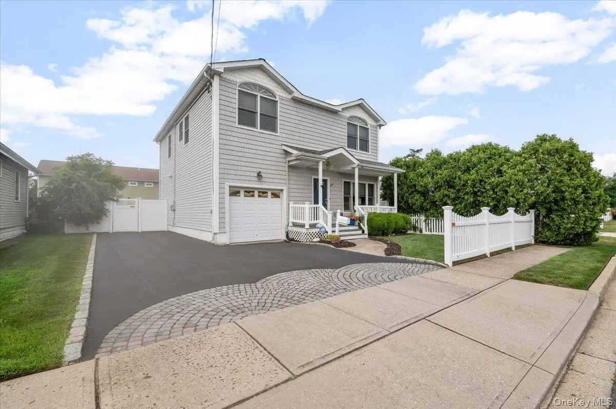 189 N Windhorst Avenue, Bethpage, NY 11714 - Image #1