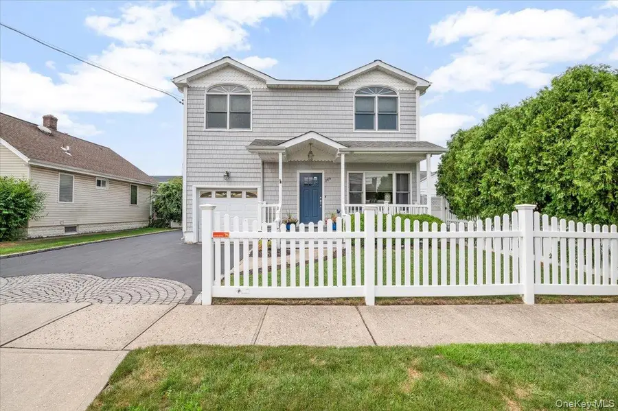 189 N Windhorst Avenue, Bethpage, NY 11714 - Image #2