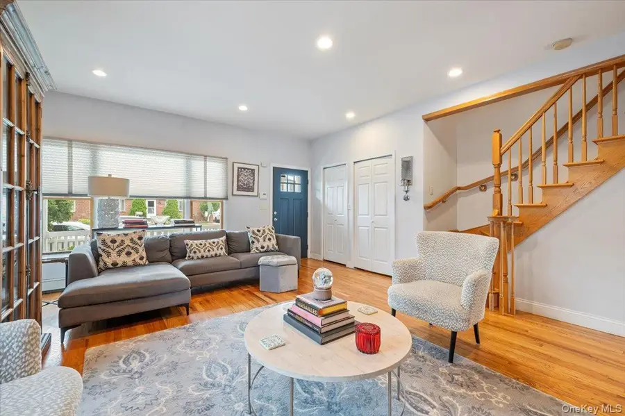 189 N Windhorst Avenue, Bethpage, NY 11714 - Image #3