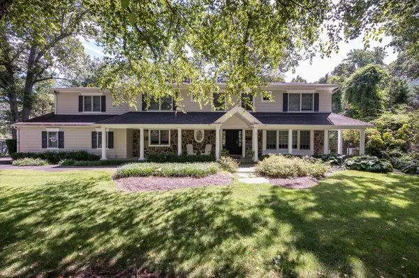 75 Chestnut Drive, East Hills, NY 11576