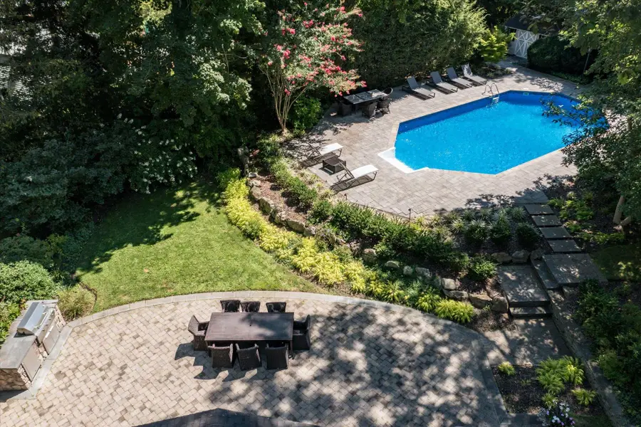 75 Chestnut Drive, East Hills, NY 11576 - Image #2