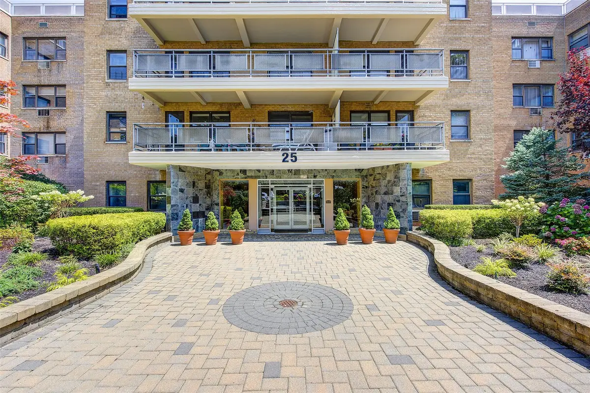 25 Park Place #3P, Great Neck, NY 11021 - Image #1