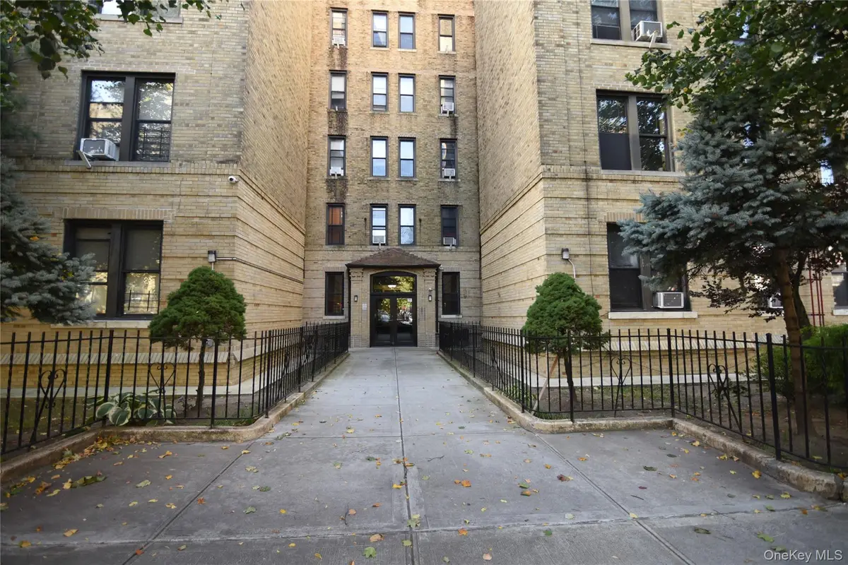 83-52 Talbot Street #5C, Kew Gardens, NY 11415 - Image #1