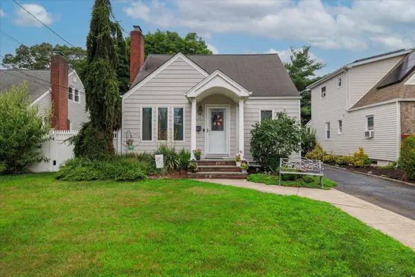 2534 Yorktown Street, Oceanside, NY 11572