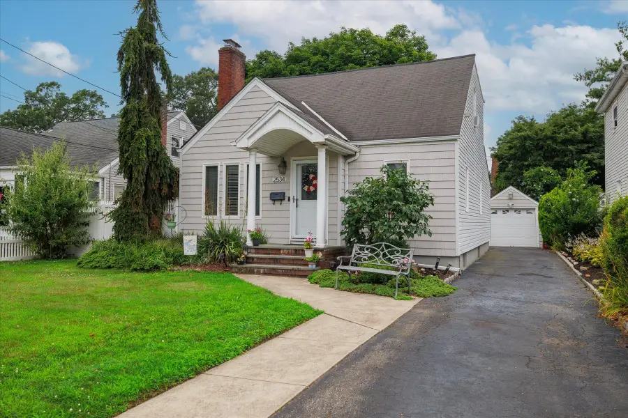 2534 Yorktown Street, Oceanside, NY 11572 - Image #2