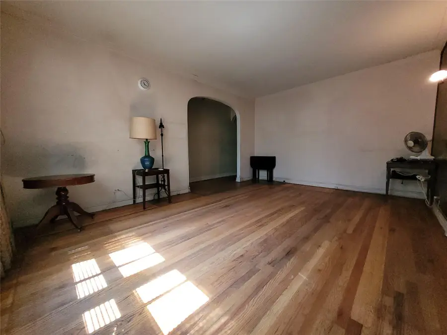 3268 42nd Street, Astoria, NY 11103 - Image #2