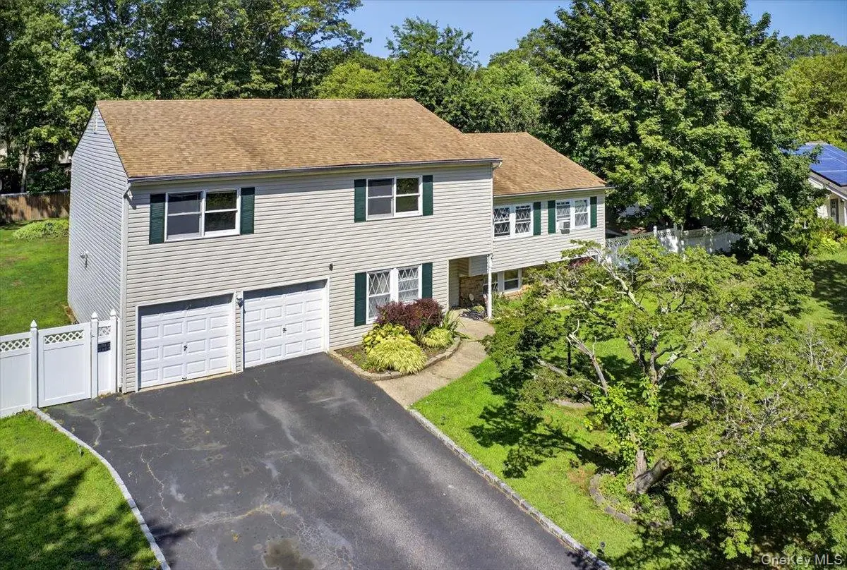 18 Sugarbush Lane, Coram, NY 11727 - Image #1