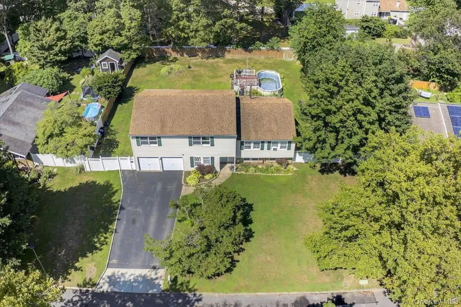 18 Sugarbush Lane, Coram, NY 11727 - Image #3