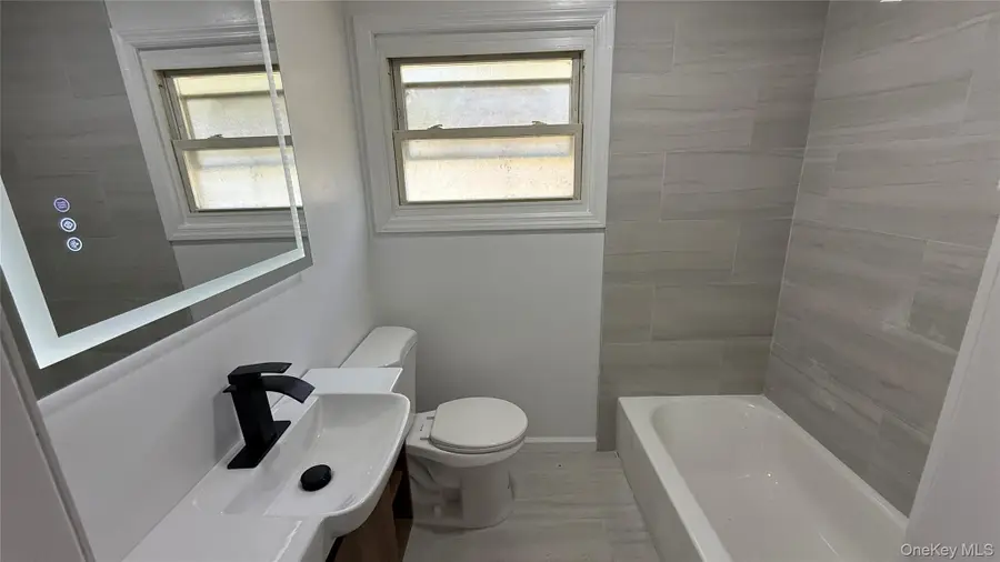 32 Penndale Drive, Amityville, NY 11701 - Image #3