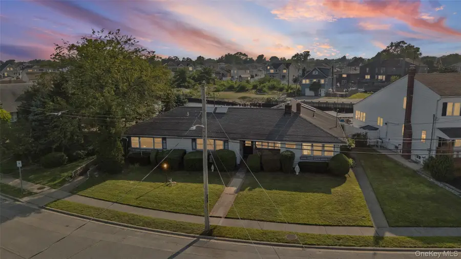 2436 Hempstead Lane, Wantagh, NY 11793 - Image #2