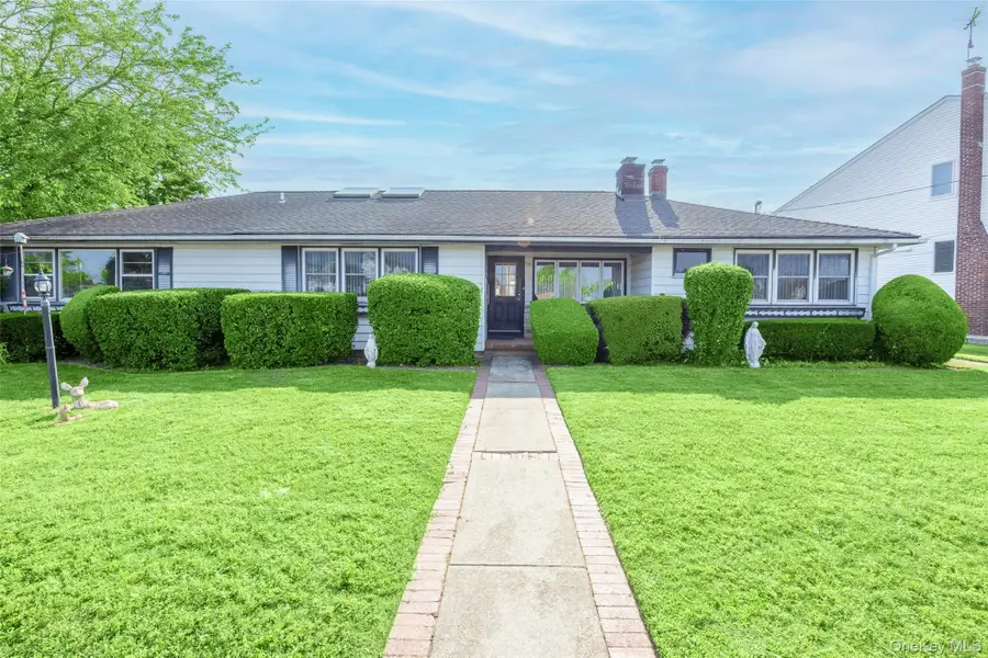 2436 Hempstead Lane, Wantagh, NY 11793 - Image #3