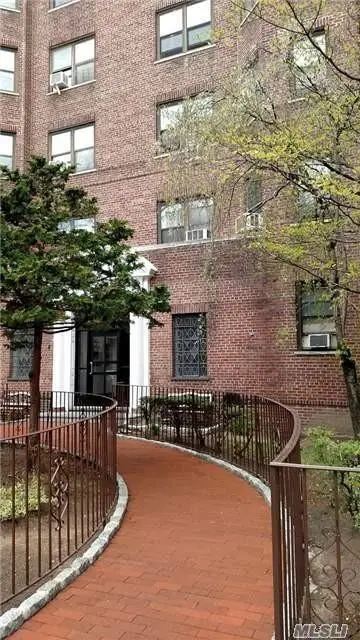 61-41 Saunders Street #B49, Rego Park, NY 11374