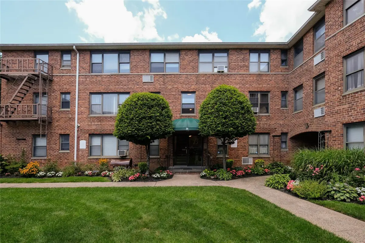 320 Atlantic Avenue #B4, East Rockaway, NY 11518 - Image #1