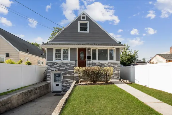 594 Fenworth Boulevard, Franklin Square, NY 11010