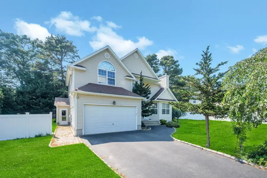 17 Mercer Street, Port Jefferson Station, NY 11776 - Image #2