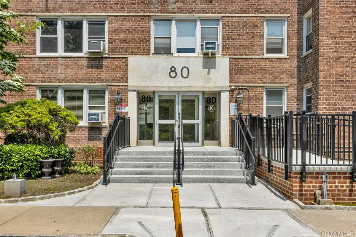 80 Knolls Crescent #8M, Bronx, NY 10463 - Image #1