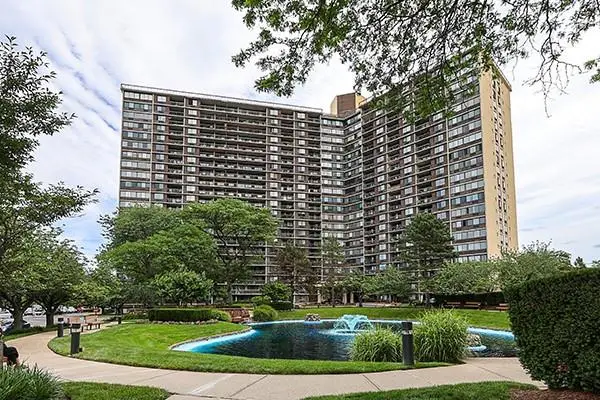 2 Bay Club Drive #1Z3, Bayside, NY 11360