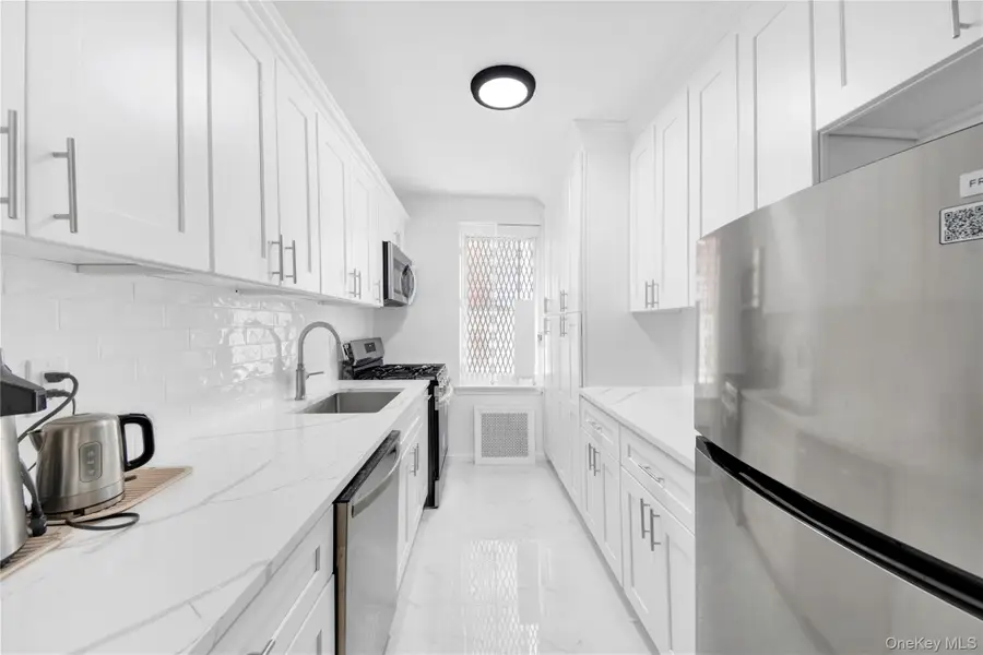 2080 Barnes Avenue #3H, Bronx, NY 10462 - Image #2