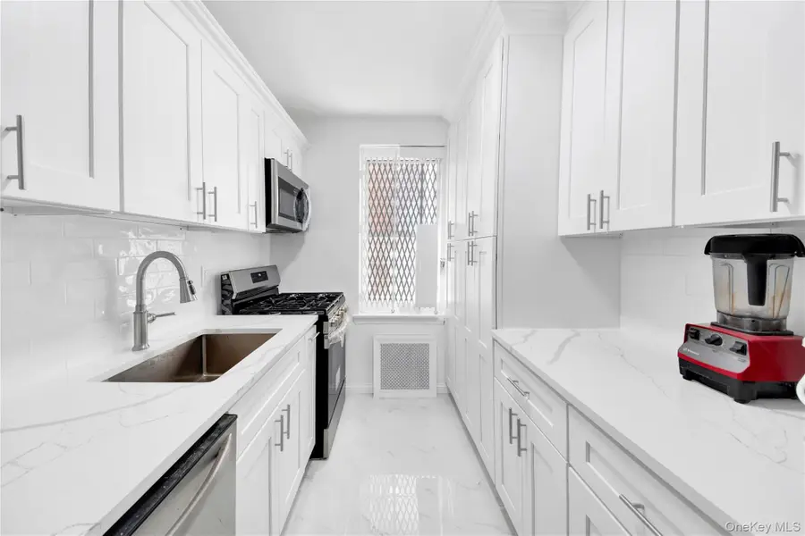 2080 Barnes Avenue #3H, Bronx, NY 10462 - Image #3