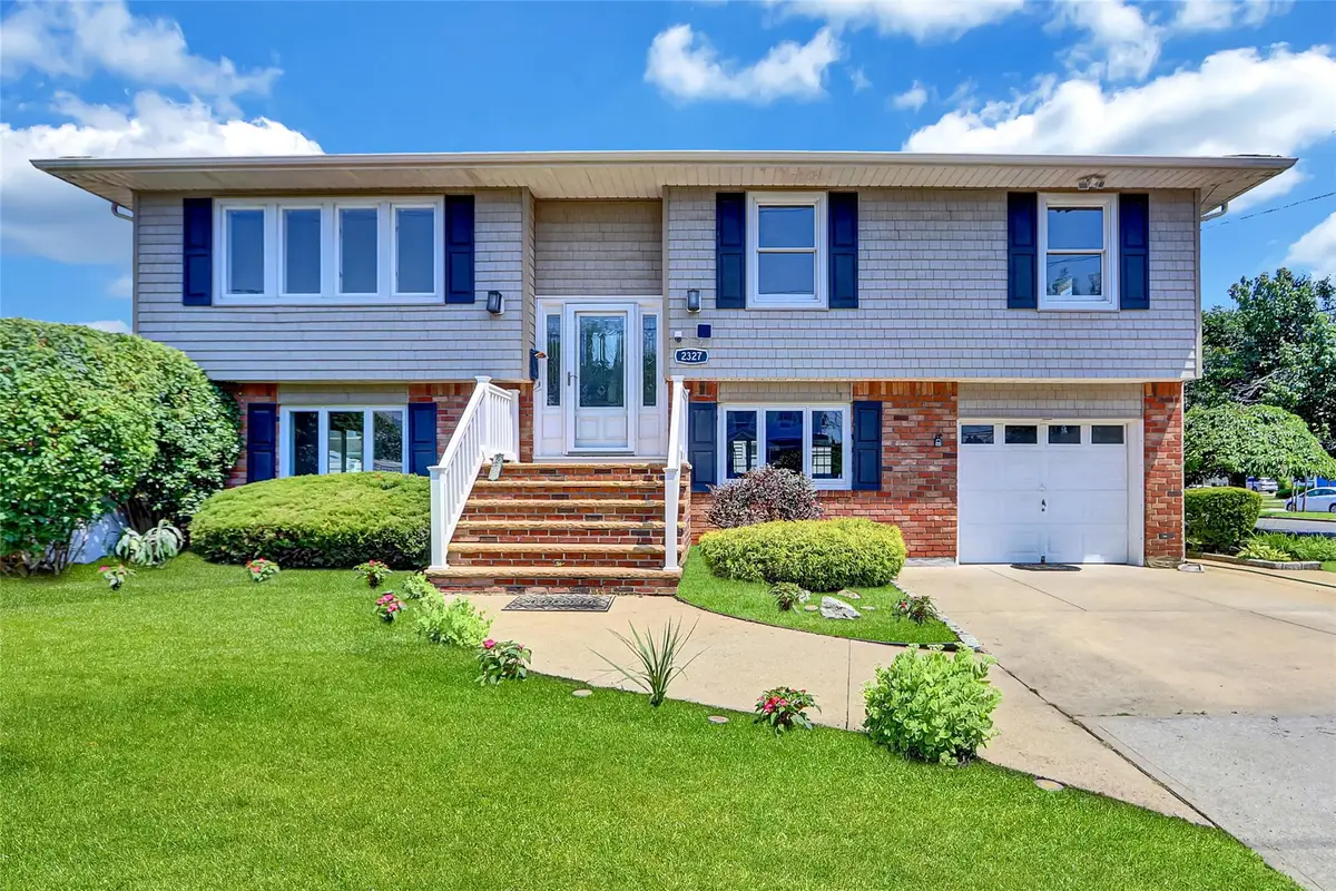 2327 Mattituck Avenue, Seaford, NY 11783 - Image #1