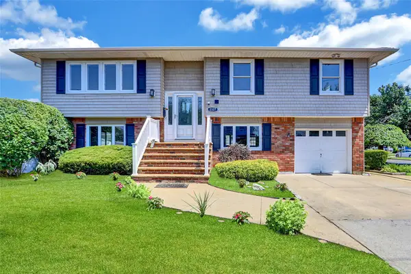 2327 Mattituck Avenue, Seaford, NY 11783