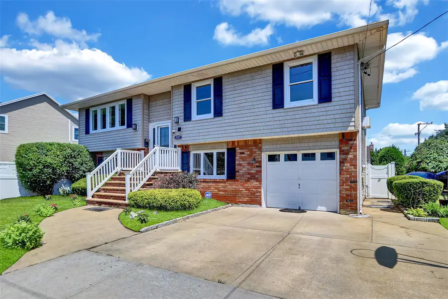 2327 Mattituck Avenue, Seaford, NY 11783 - Image #2