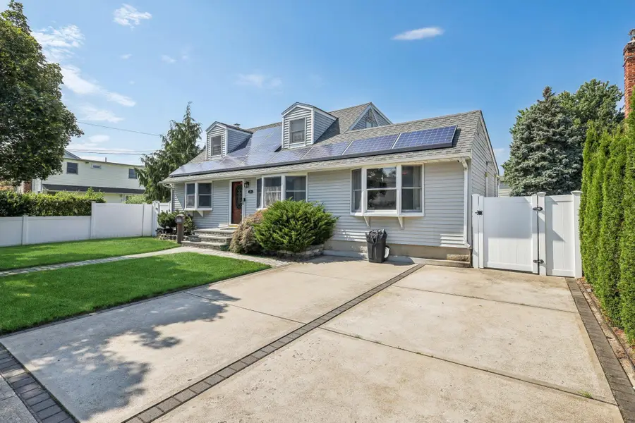 223 N Beech Street, Massapequa, NY 11758 - Image #2