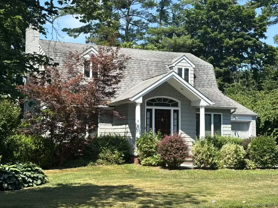 95 Oakdale Lane, East Hills, NY 11577 - Image #2