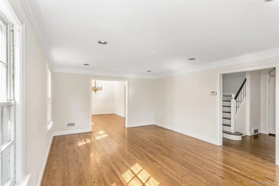 45 Orchard Meadow Road, East Williston, NY 11596 - Image #3