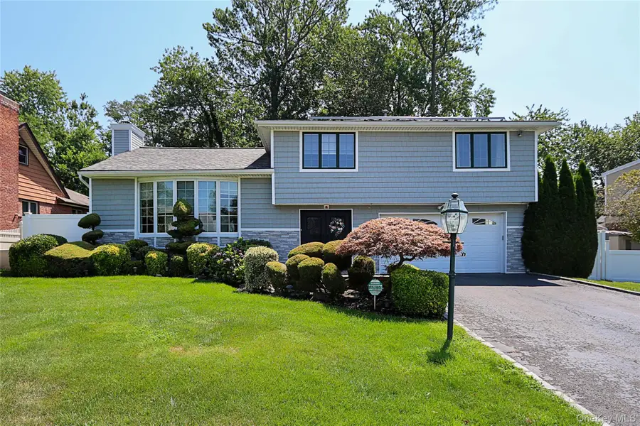 64 Hamilton Drive, Roslyn, NY 11576 - Image #2