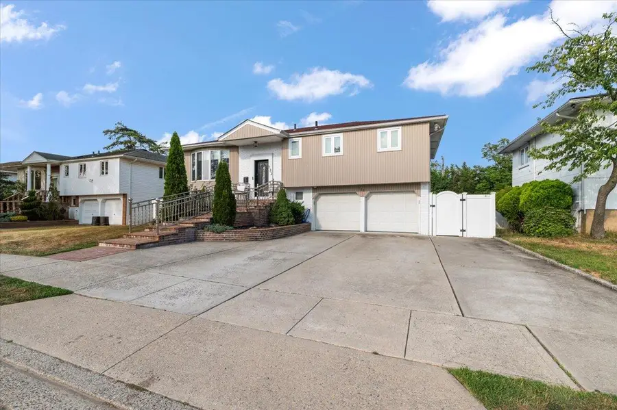 722 Eagle Drive, North Woodmere, NY 11581 - Image #2