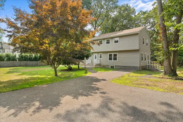 404 Oxhead Road, Stony Brook, NY 11790