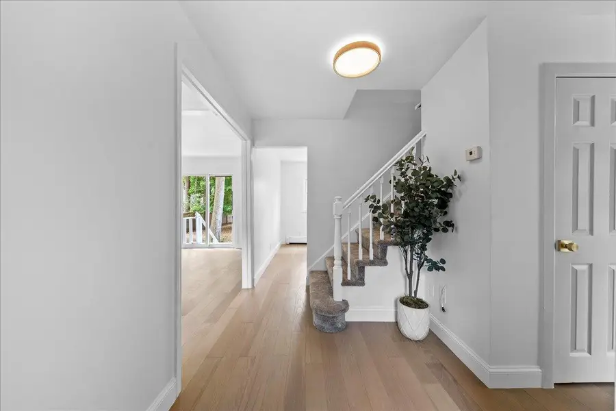 404 Oxhead Road, Stony Brook, NY 11790 - Image #2