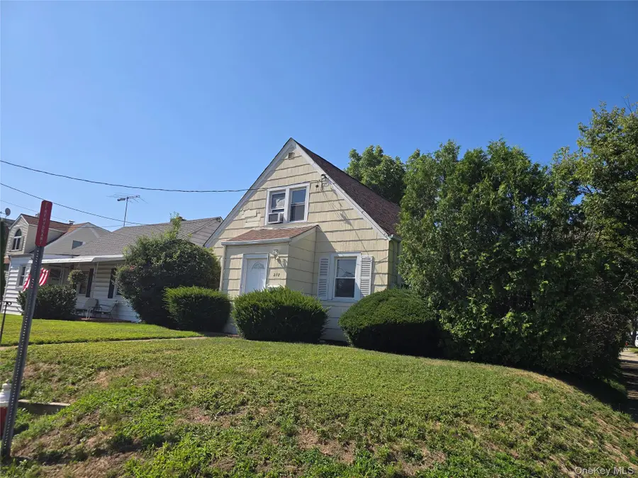 217 Hillside Avenue, New Hyde Park, NY 11040 - Image #2