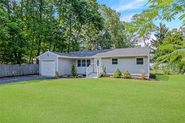 4991 Express Drive N, Lake Ronkonkoma, NY 11779