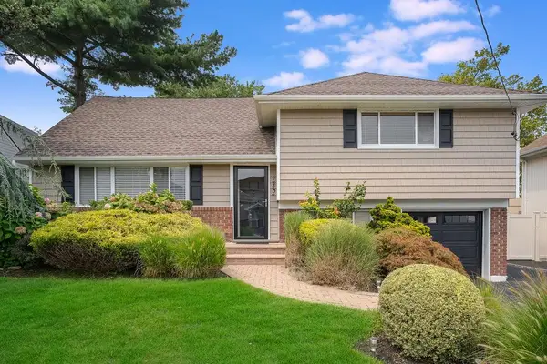 242 Thompson Avenue, Oceanside, NY 11572