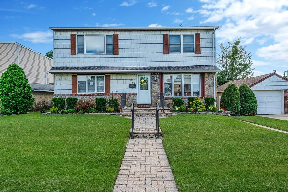 601 Bernice Road, Franklin Square, NY 11010 - Image #1