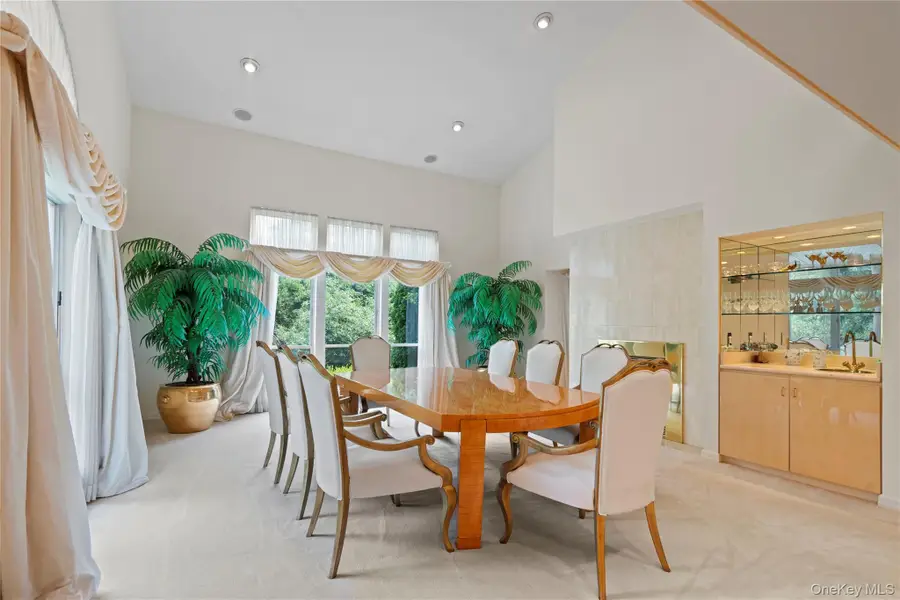 35 Tiffany Circle, Manhasset, NY 11030 - Image #3