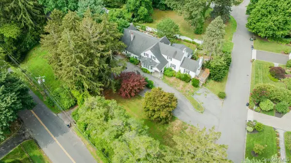 221 Huntington Bay Road, Huntington, NY 11743