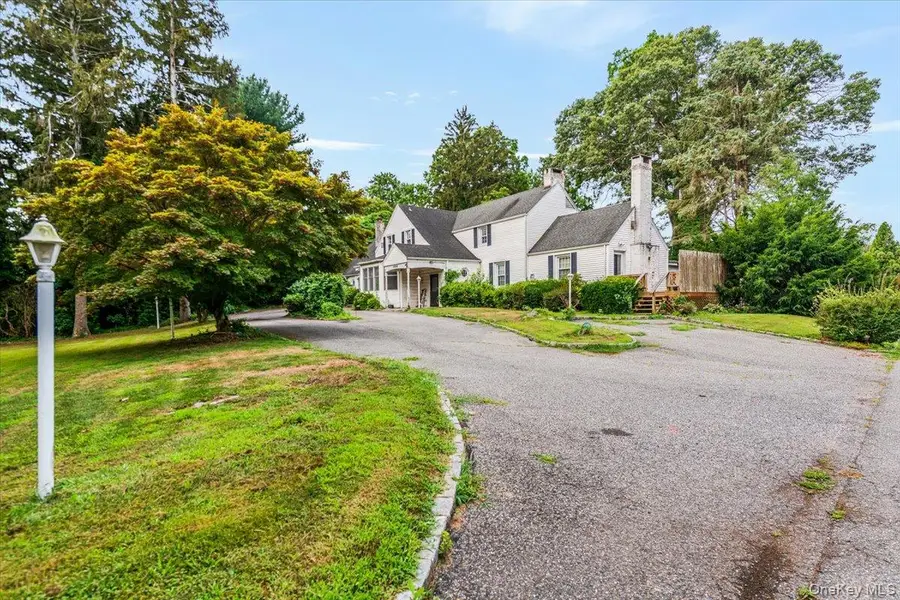 221 Huntington Bay Road, Huntington, NY 11743 - Image #2