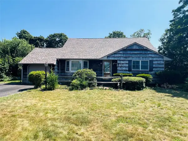 16 Washington Street, Sayville, NY 11782