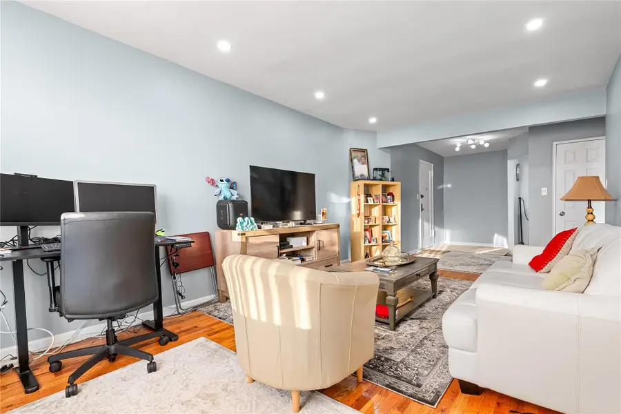 6730 Clyde Street #5T, Forest Hills, NY 11375 - Image #3