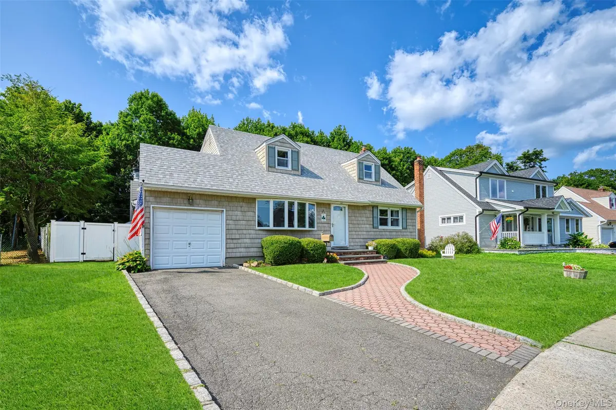 144 Radcliff Drive, East Norwich, NY 11732 - Image #1