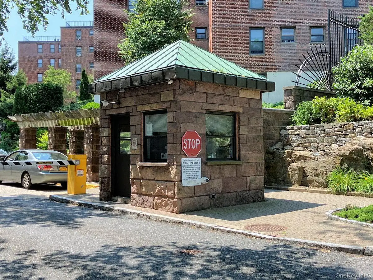 171 Pearsall Drive #5G, Mount Vernon, NY 10552 - Image #1