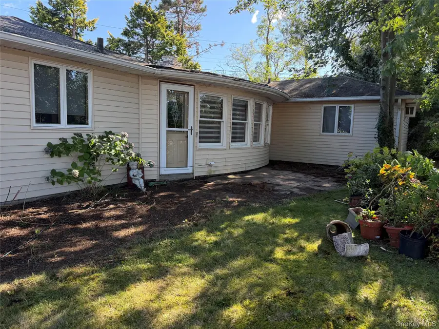 7 Swartout Place, Amityville, NY 11701 - Image #2