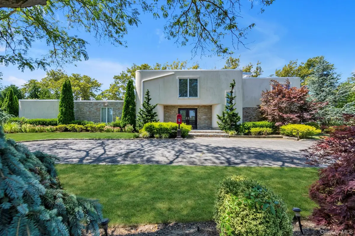 10 Macy Drive, Hewlett Bay Park, NY 11557 - Image #1