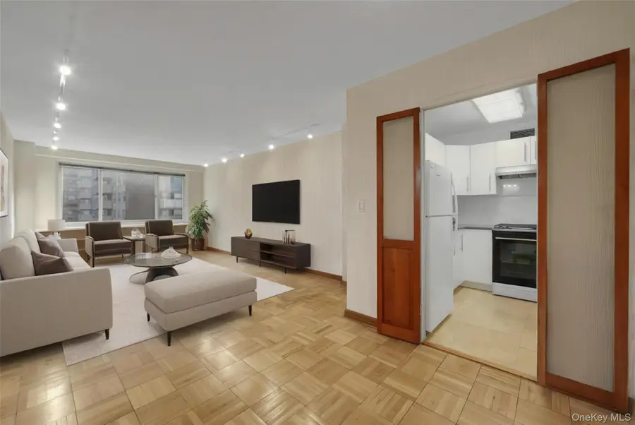 401 E 86 #8D, Manhattan, NY 10028 - Image #3