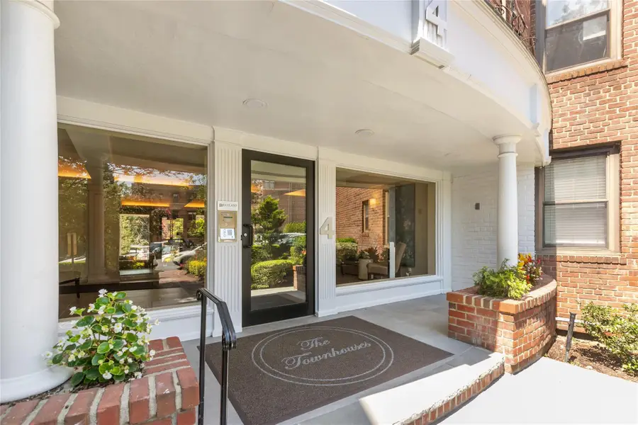 4 Townhouse Place #3H, Great Neck, NY 11021 - Image #2