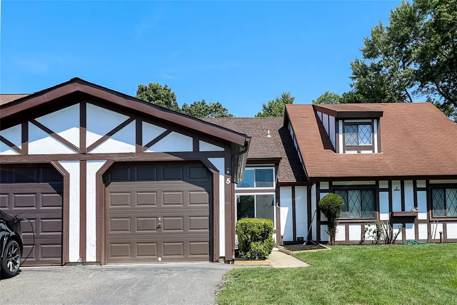 5 Amesworth Court, Middle Island, NY 11953 - Image #3