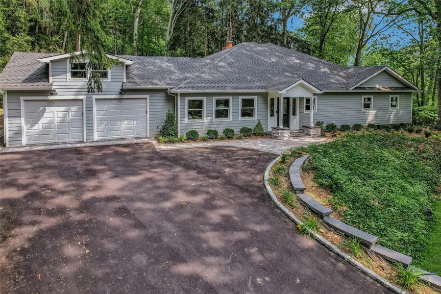 25 Spring Hollow Road, Centerport, NY 11721 - Image #3